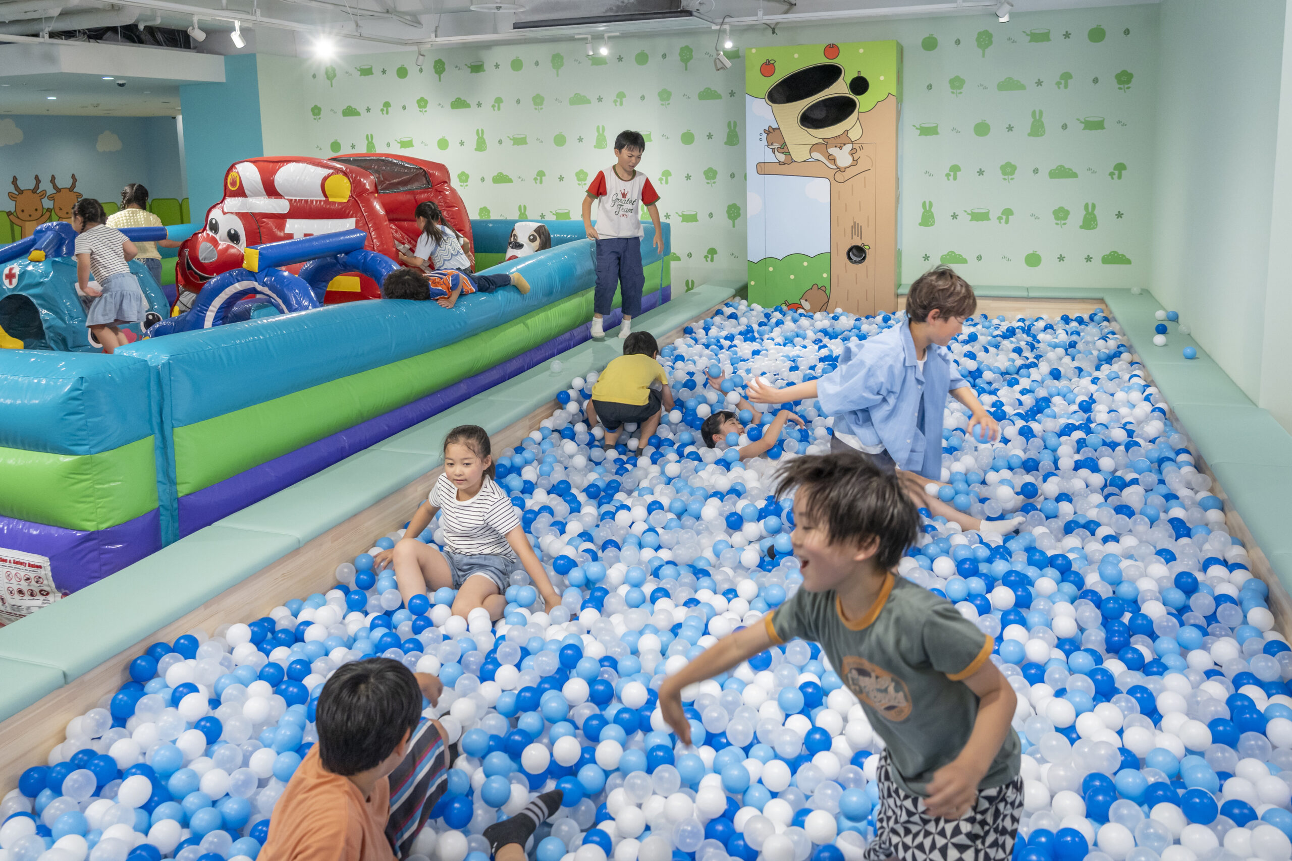 室内遊具 八景島シーパラダイス！室内遊び場あそべんちゃあ】巨大室内