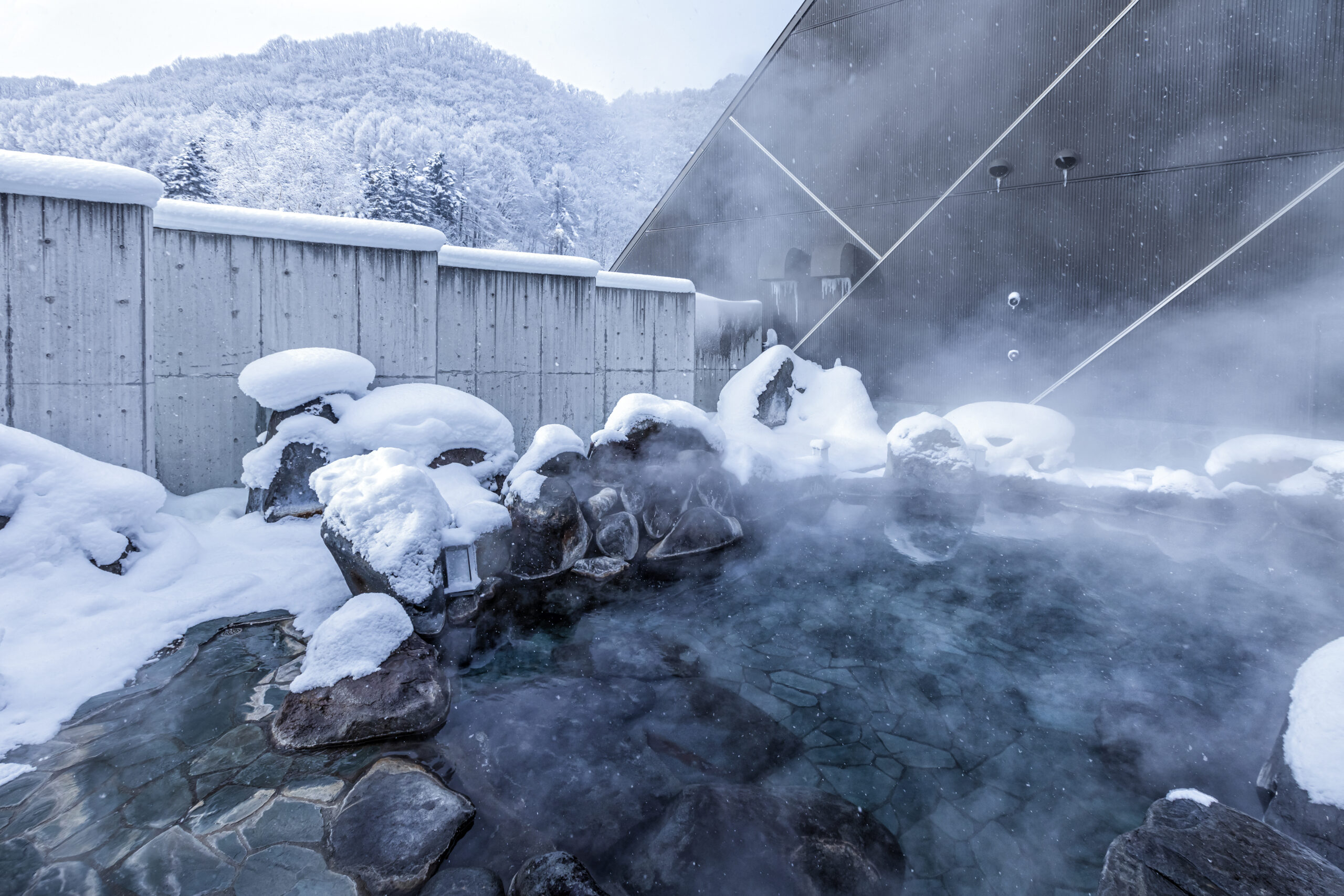 雪の露天風呂（ホロホロ山荘）